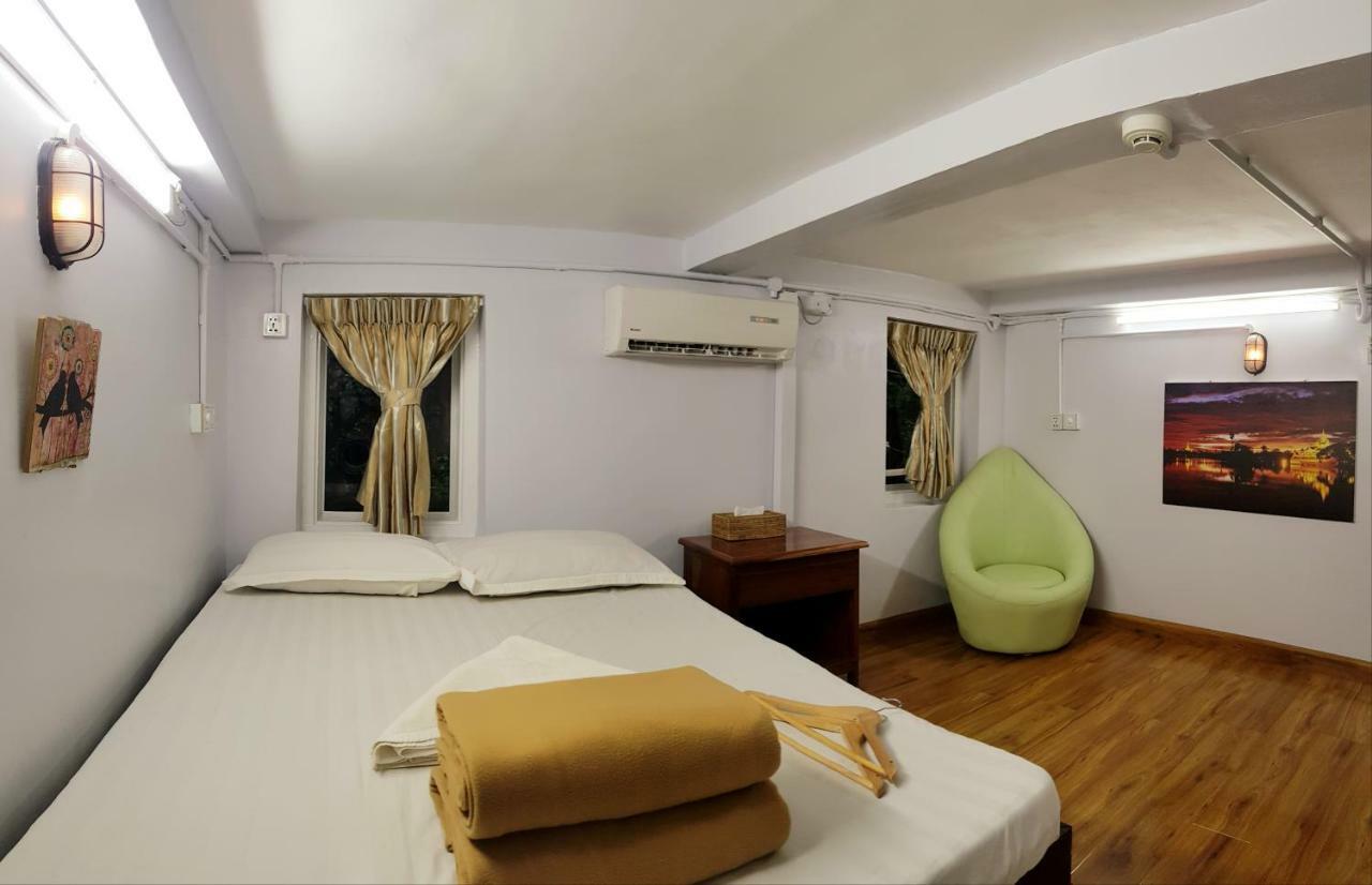 Hostel He-O Yangon Extérieur photo